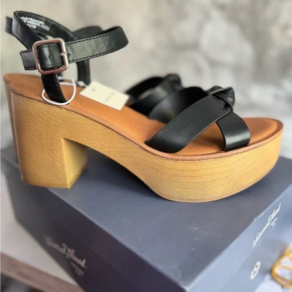 Universal Thread Ladies Heels/Wedges - Picture 5 of 11